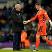 Henderson shakes hands with Roy Hodgson after the Man City game