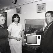 1983. Presentation of a tv to Brampton Hospital
