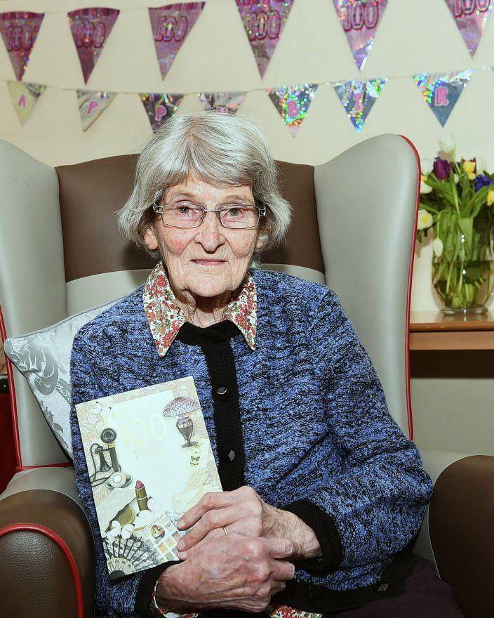 Evelyn celebrates her 103rd birthday with own radio show - Vimarsana News