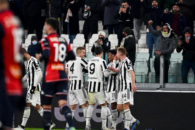 Juan Cuadrado is congratulated after scoring directly from a corner for Juventus